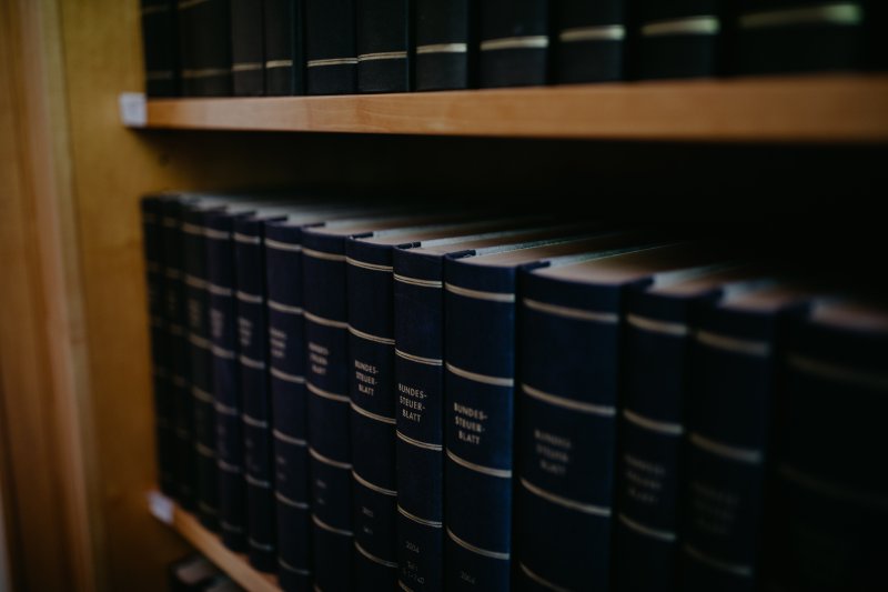 Bücherregal in Eggenfelden